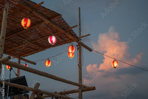 日本の岡山県岡山市の夏祭りの懐かしい風景