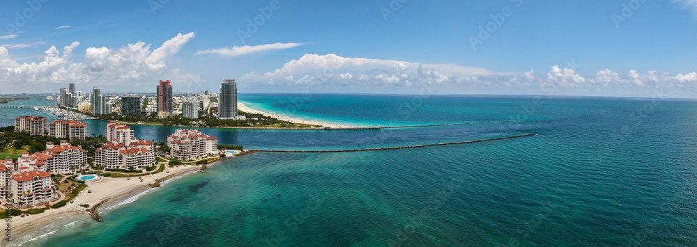 Fototapeta premium Iconic Miami coastline. Cloudy sky over Miami famous skyline.