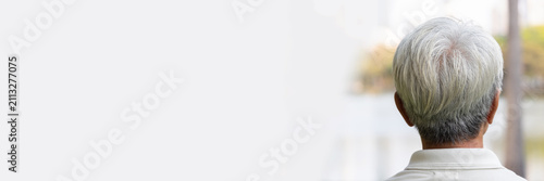 Foto Back of head portrait of old age senior Asian man, with mainly white or silver h