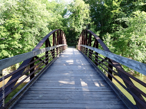Fotografie Peninsula, Ohio, Lock 29 Trailhead, on the canal towpath foot bridge over Cuyaho