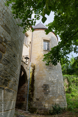 Ancienne tour du château de Lucheux dans La Somme - France.