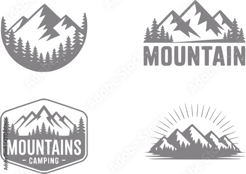 Obraz na płótnie Conjunto de cuatro insignias de aventura en la montaña y el bosque de estilo vin