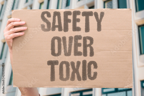 Konstfotografi "Safety Over Toxic" Protecting yourself matters more than remaining loyal to harm