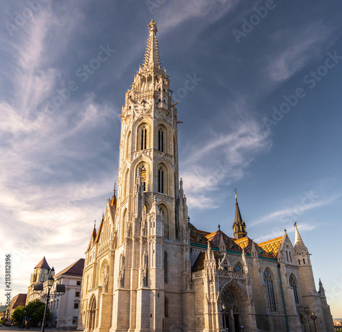 Quadro su tela Matthias Church and architectural monument at Fisherman's Bastion in Budapest, H