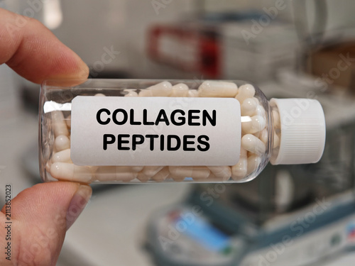Cuadro en lienzo COLLAGEN PEPTIDES hard capsule hydrolyzed collagen supplement for joint skin and