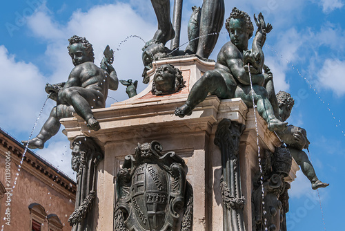 Obraz na płótnie Fountain of Neptune (Fontana del Nettuno) located in the eponymous square, Neptune Square, next to Piazza Maggiore