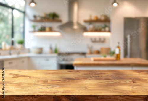 Foto natural wooden table top on foreground and blurred kitchen interior