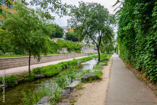 Obraz na plátně Cheonggyecheon stream, once paved over in Seoul, reborn as a vibrant urban green space