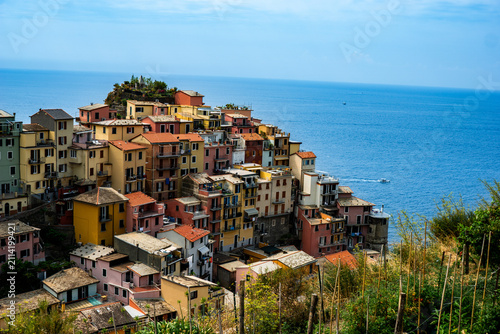 Canvas Print Riomaggiore, Cinque Terre - colorfull Italian village - ocean view