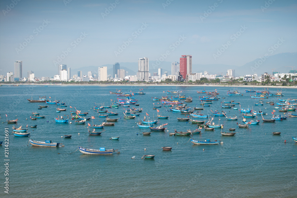 Obraz premium Aerial view of the skyline of Da Nang fishing port, Vietnam, with its basket boats.