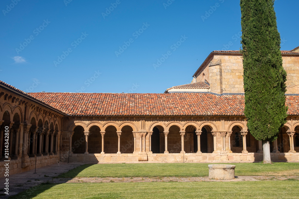 Fototapeta premium Romanesque cloister courtyard of San Juan de Duero Monastery in Soria, Spain