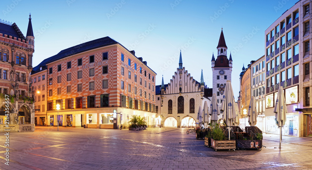Fototapeta premium Munich, Old Town Hall with Tower at sunrise, Bavaria, Germany