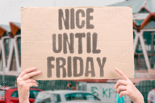 Fotografía "Nice Until Friday" Some coworkers flip by the deadline