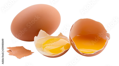 Fotografía Brown egg cracked open showing yolk and albumen, with shell fragments