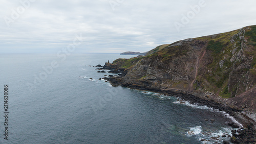 Fotografía Scenic view of coastal cliffs and North Sea shoreline from Fast Castle headland