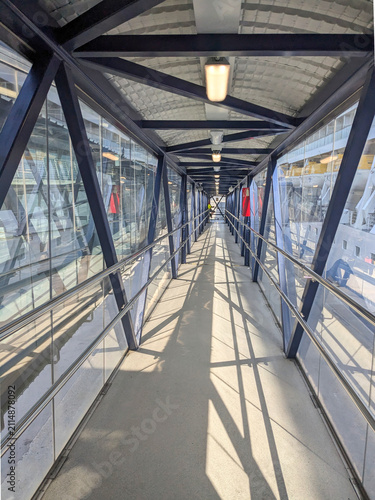 Gangway zu den Kreuzfahrtschiffen am Hafenterminal von Getxo, dem Hafen von Bilbao, im Baskenland in Nordspanien