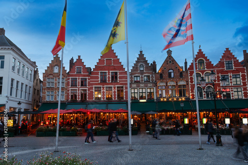 Cuadro en lienzo Historic guild houses line a cobbled square with flags