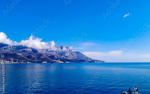 Fotografie Tourists enjoying view of coast near Zvala in Montenegro.