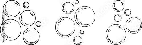Un conjunto de tres grupos de burbujas de línea simple en blanco y negro aisladas sobre un fondo blanco limpio