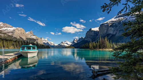 Cuadro en lienzo Iconic View of Spirit Island, Maligne Lake, Jasper National Park