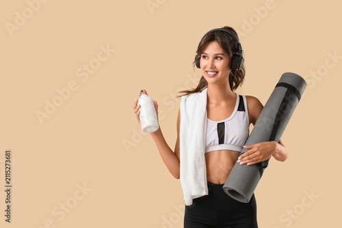 Sporty young woman with wat...