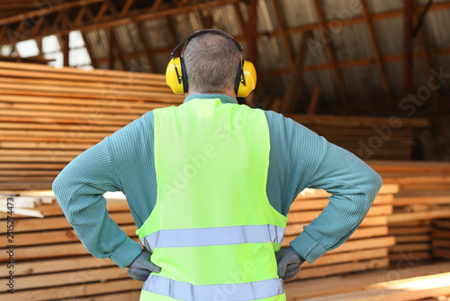 Mature male carpenter in re...