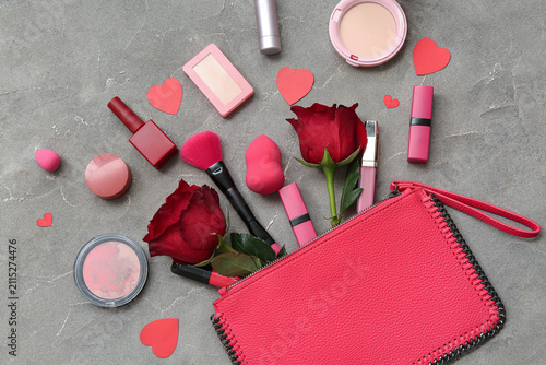 Cosmetic bag with makeup pr...