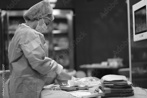 Foto B&W Surgical Nurse Preparing Sterile Instruments for Surgery