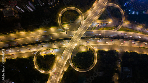 фотографія shot of a busy overpass at night.