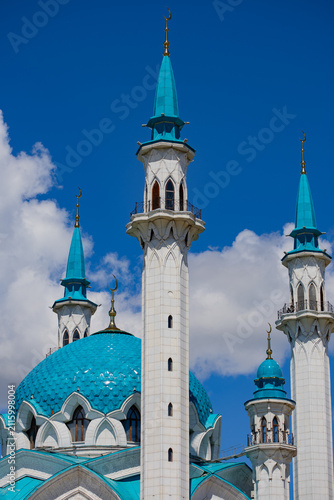 Foto Turquoise domes and minarets of Kul Sharif Mosque, Kazan Kremlin