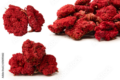 Foto Dried pomegranate flower isolated on a white background.