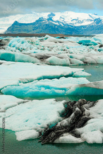 Bild auf Leinwand Floating icebergs in Jökulsárlón Glacier Lagoon Iceland with Vatnajökull glacier