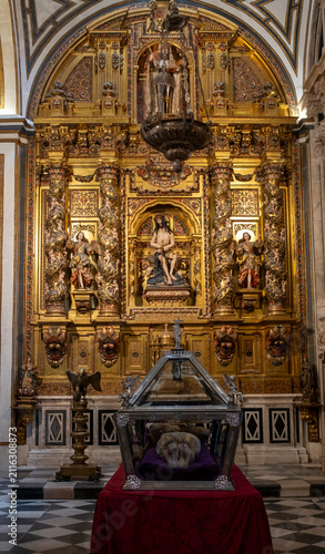 Obraz na plátně Ornate gilded altarpiece inside Burgos Cathedral in Burgos, Spain