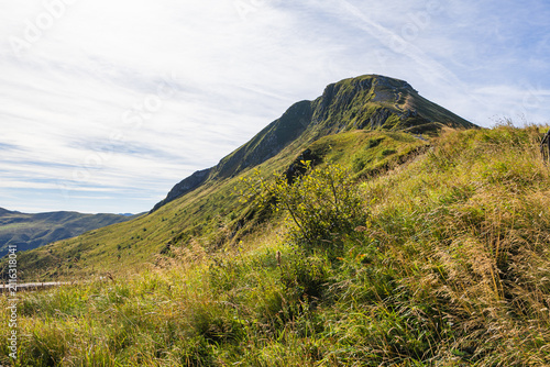 Cuadro en lienzo Hiking across Puy Mary in the Cantal region of Auvergne France reveals spectacular volcanic mountains, panoramic viewpoints, scenic trails in the heart of the Massif Central