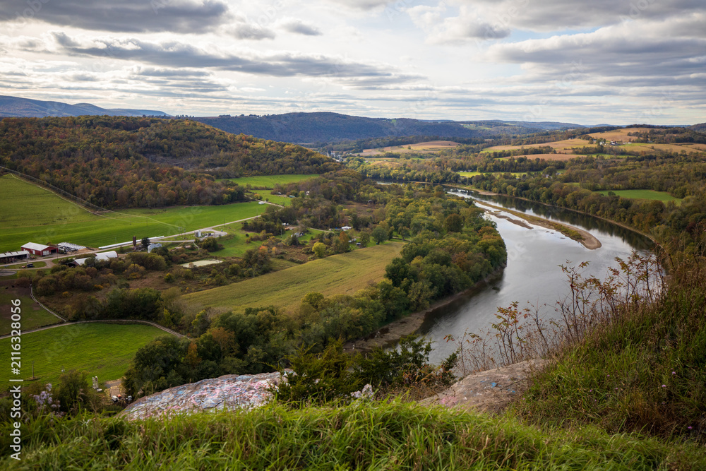 Obraz premium Wyalusing Rocks Scenic overlook of Susquehanna river and a Dutch village Pennsylvania. PA route 6.