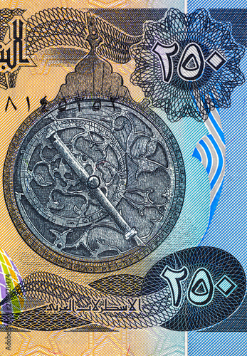 Foto 250 Dinars bill featuring an ancient astrolabe, national currency of Iraq