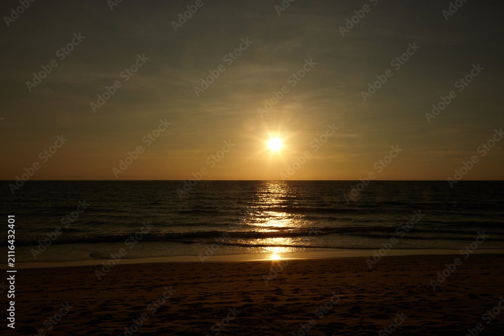 Obraz premium Close up of sunset on the beach