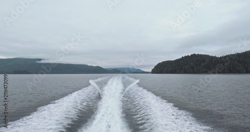 Quadro su tela White foamy wake left by boat closeup