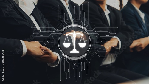 Foto A group of professionals in suits seated at a legal conference, embodying the intersection of law and digital technology with a prominent justice symbol