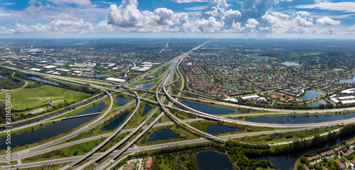 Fotografía Miami freeway interchange with elevated road lanes for fast express driving of cars