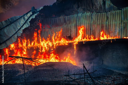 Foto Large Industrial Structure Burning During the Oraiokastro Wildfire Crisis