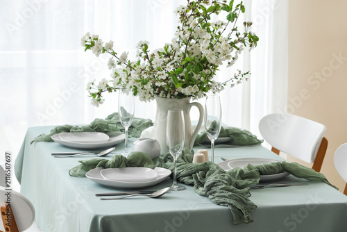 Beautiful table setting wit...