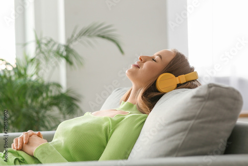 Young woman in headphones r...