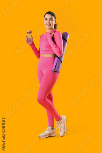 Young woman in sportswear w...
