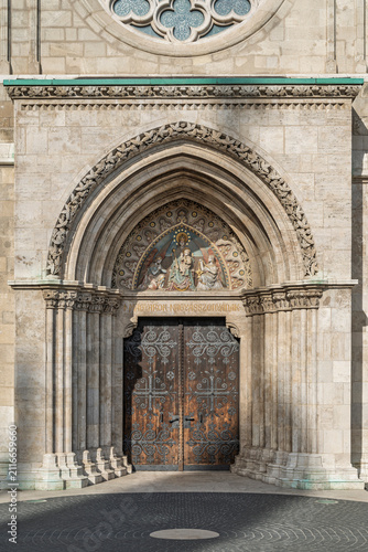 Quadro su tela Gothic West Gate portal with a mosaic tympanum and carved arch of Matthias Churc