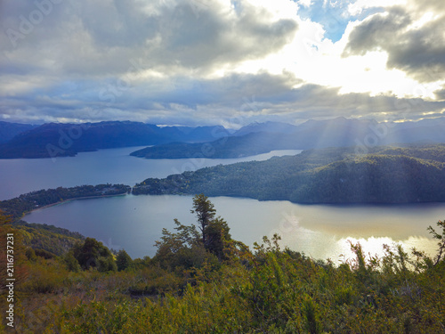 Konstfotografi Dramatic God Rays Over Lake Correntoso and Nahuel Huapi in Villa La Angostura