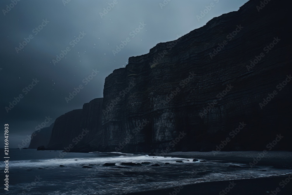 Obraz premium Dark background ocean cliff sky.