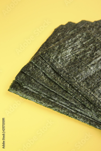 Canvastavla Dried nori seaweed sheets on yellow background