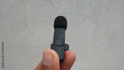 Hand Holding Wireless Lavalier Microphone – Portable Audio Recording Device