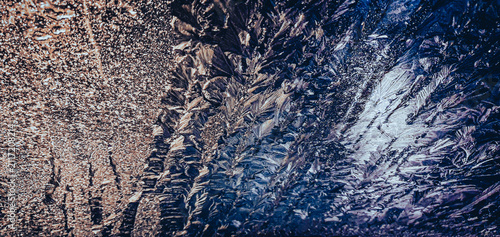 Fotografía Abstract frost crystals and ice patterns on glass window with warm and cool blue